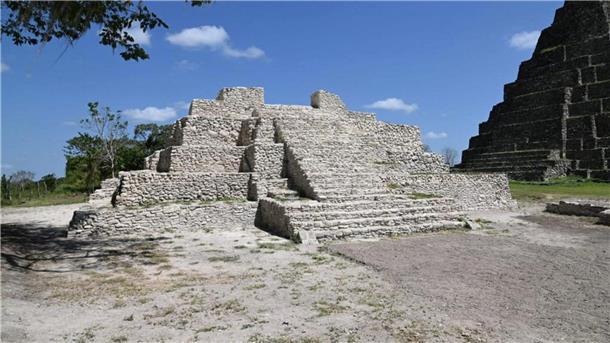 Dutzende Menschenopfer der Maya unter Pyramide entdeckt  Fund in einer Ruinenstätte der Maya im Südosten von Mexiko. Dort sind Knochenreste von mindestens 25 geopferten Menschen gefunden worden.