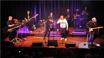Funktomas und die Four Funky French Friends - seit gut zehn Jahren besteht diese musikalische Freundschaft, die längst auch ein wichtiger Baustein der Städtepartnerschaft zwischen Nordenham und St.-Etienne-du-Rouvray in der Normandie ist.
