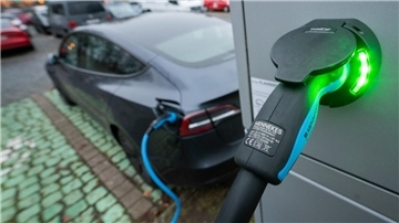 Gab es 2020 im Kreis erst 108 Fahrzeuge mit reinem Elektroantrieb, so waren 2021 schon 233, 2022 dann 521 und jetzt 924.