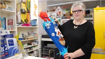 Gabriele Sellerhoff, Inhaberin des Geschäfts „Der Bunte Laden“ in Langen, ist froh über das Online-Angebot „Heimatpräsent“, das Unternehmen und Kunden zusammenführt.