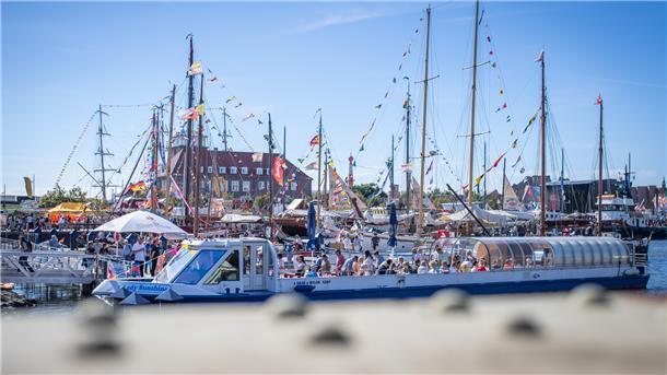 Nicht nur Elsa und Anna: Bremerhavens Highlights im Herbst Gäste nutzten die regelmäßigen Hafenrundfahrten mit der Lady Sunshine.