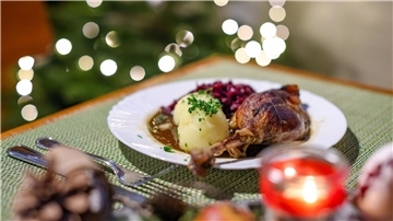 Gans? Ente? Oder etwas ganz anderes zum Fest? (Archivbild)