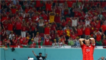 Gareth Bale von Wales ärgert sich über eine verpasste Chance.