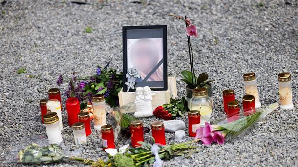 Nach sieben Jahren: Leiche gefunden und Ehemann verhaftet Gedenken an Dorota G. vor dem Haus in Süsterseel, in dem sie mit ihrem Ehemann gelebt hat.