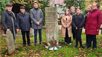 Gedenkstunde auf dem jüdischen Friedhof in Beverstedt.