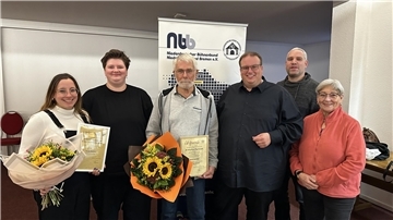 Geehrte und Gewählte auf der Jahreshauptversammlung der Niederdeutschen Bühne Nordenham (von links): Jugendgruppenleiterin und neue Vorstandsbeisitzerin Katja Kramer, Spielleiterin Bettina Müller, Ehrenmitglied Gerd Hantke, Bühnenleiter Torsten Lange, Kassenwart Sören Drebing und Beisitzerin Traute Funk.