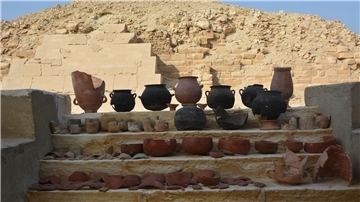 Gefäße aus der Balsamierungswerkstatt in Sakkara.