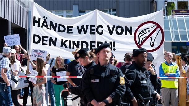 Gegen die Drag-Lesung in München gab es wütende Proteste.