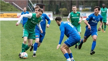 Gegen die konzentriert verteidigenden Arminen aus Hannover hatten die Heeslinger, so wie hier Lennard Martens, kaum Chancen zum Torschuss.