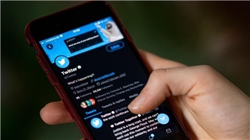 Verfahren gegen Twitter zum Umgang mit Beleidigungen Gegen Twitter wurde in Deutschland ein Bußgeldverfahren eingeleitet.