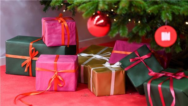 Gehören unter dem Weihnachtsbaum irgendwie dazu, Geschenke. Oder vielleicht auch nicht?