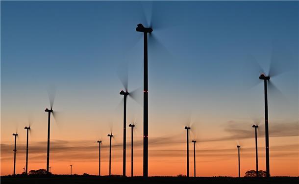 Welche Chance bietet der Ausbau der erneuerbaren Energie für den Kreis Cuxhaven? Geht bald die Sonne auf für neue Windräder im Cuxland? Die Ampel-Koalition in Berlin will den Ausbau vorantreiben. Foto Pleuel