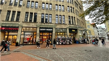 Gelsenkirchen-Buer: Die Bürgerinnen und Bürger des Gelsenkirchener Stadtteils haben das ehemalige Karstadt-Warenhaus in Eigeninitiative(!) zu neuem Leben verholfen, um einen längeren Leerstand in prominenter Lage zu verhindern.