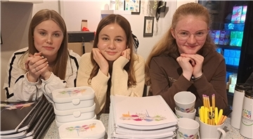 Gemeinsam am Start (von links): Jette, Leni und Mia aus der 9. Klasse der Waldschule arbeiten in der neuen Schülerfirma mit. 
