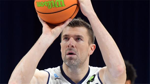 Gemeinsam mit neun anderen Teamkollegen startet Robert Oehle am Dienstag in die Vorbereitung mit den Eisbären Bremerhaven.