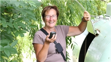 GeoGisela alias Gisela Oertel-Kolmer ist bereit für die moderne Schnitzeljagd.