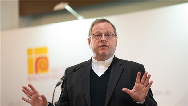 Bätzing sieht bei Bischöfen deutliche Mehrheit für Reformen Georg Bätzing spricht während der Eröffnungspressekonferenz der Herbstvollversammlung der Deutschen Bischofskonferenz.