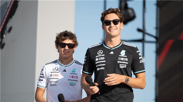 George Russell (r) und Kimi Antonelli haben von Mercedes noch keine offizielle Zusage für 2026.