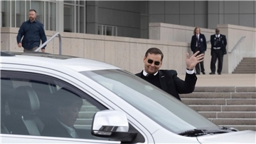 George Santos verlässt das Bundesgerichtsgebäude in Central Isli.
