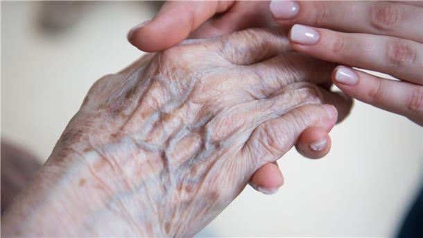 Patientenschützer: Mehr Hilfen für Ältere mit Depressionen Gerade für Pflegebedürftige fehlen angepasste psychiatrische und psychologische Hilfen, sagen Patientenschützer.