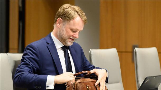 Höherer Steueranteil für Kommunen? Minister dagegen Gerald Heere verweist auf rückläufige Steuereinnahmen im Landeshaushalt.