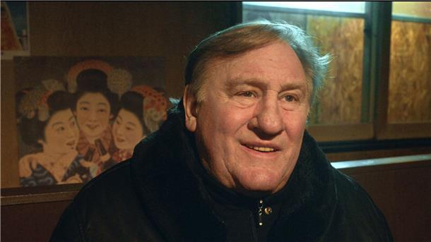 Gérard Depardieu als Gabriel Carvin in einer Szene des Films „Der Geschmack der kleinen Dinge“.