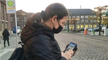 Gertrude Dyla ist kurz nach 7 Uhr mit dem Zug aus Bremen gekommen, wie jeden Morgen. Und sie verzweifelt, weil kein Bus fährt.