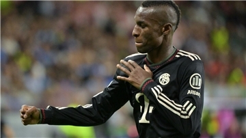 Geschafft: Nicolas Jackson jubelt nach seinem ersten Tor für den FC Bayern.