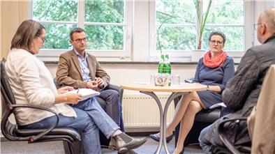 Gespräch mit Schulleitung, Rebuz und Magistratsvertretung nach dem Amoklauf am Bremerhavener Lloyd Gymnasium.