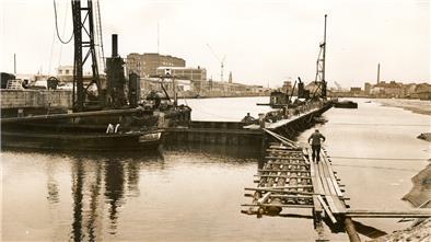 Zeitreisen führen nach Lehe und zum Alten und Neuen Hafen Gestern: Bis in die 1960er Jahre hinein hatte der Alte Hafen noch seine ursprüngliche Breite. Ab Anfang 1966 wurde das Becken zugeschüttet. Heute steht nur noch der ehemalige Getreidespeicher.