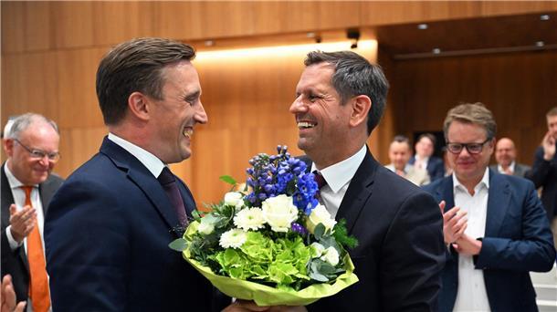 Warm-up für die Wahl 2027: Lechner attackiert Lies Gestern gratulierte CDU-Chef Lechner dem neuen Regierungschef Lies – heute attackiert er ihn.