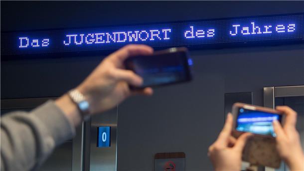 Susanne Daubner wieder auf Mission „Jugendwort“ Gesucht wird das neue „Jugendwort des Jahres“.