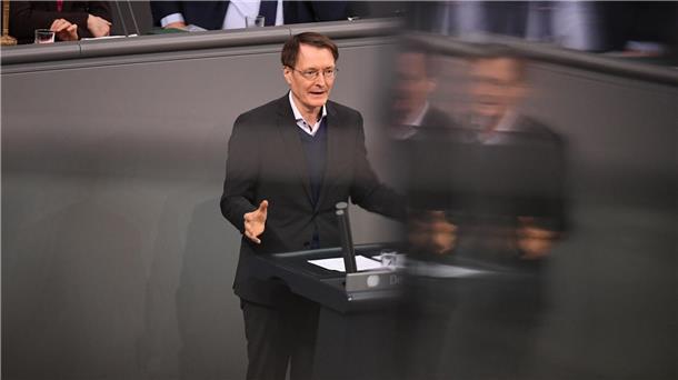 Letzte Hürde genommen: E-Patientenakte für alle Gesundheitsminister Karl Lauterbach (SPD) will die E-Patientenakten voranbringen.