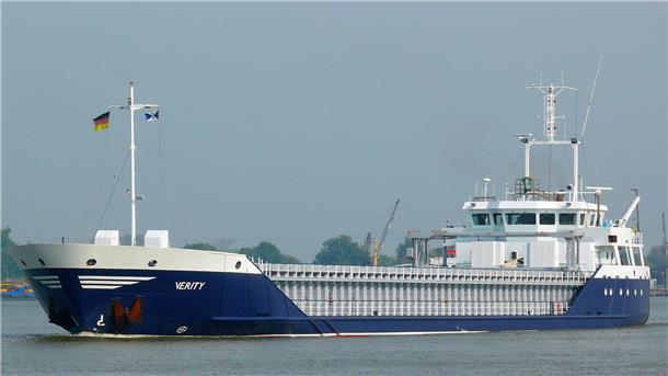 Frachter-Crash: Drei der Opfer stammen aus den Philippinen | Update 43 GESUNKEN: Nach einer Kollision rund 22 Kilometer vor der Nordseeinsel Helgoland ist der britische Frachter „Verity” gesunken. Vier Seeleute werden vermisst. Sind sie noch am Leben? Sind sie womöglich im Wrack in 30 Meter Tiefe eingeschlossen? Taucher sollen dort nach Lebenszeichen suchen.