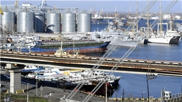 Getreidesilos im Hafen von Odessa. Russland hat einer Verlängerung der Vereinbarung über die weiteren Exporte von ukrainischem Getreide über drei Schwarzmeerhäfen zugestimmt.