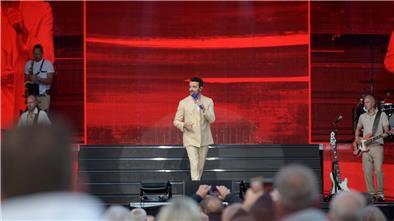 Tour-Auftakt in Bremerhaven: Giovanni Zarrella singt italienische Klassiker Giovanni Zarrella tritt mit seiner Band aus der ZDF-Samstagabend-Show in Bremerhaven auf.
