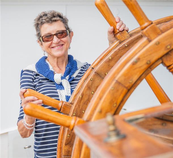 Ein Hoch auf euch! Das sind die Besucher der Maritimen Tage in Bremerhaven (Fotos) Gitti Ostermeyer aus München urlaubt nur wegen der Maritimen Tage in Bremerhaven, um Schiffe zu gucken und die Atmosphäre zu genießen.