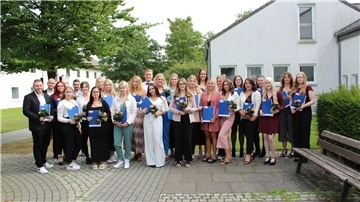 Examensfeier der Pflegeschule am Ameos Institut Nord