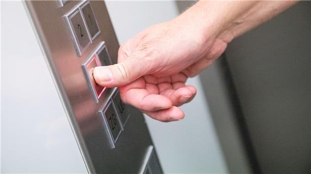 Mann nach vier Tagen aus Fahrstuhl gerettet Glückliche Rettung in Osnabrück. (Symbolbild)