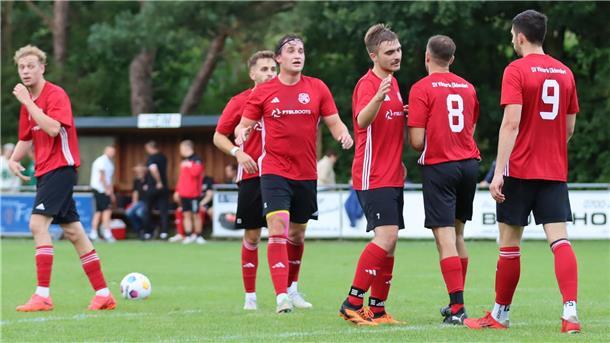 Mit 3:2-Sieg gegen Westerholz erreicht Oldendorf verdient die nächste Pokalrunde Glückwünsche für Vorbereiter Ardon Tasholli (Nummer 8) und Doppeltorschütze Nico Holsten (Nummer 9).