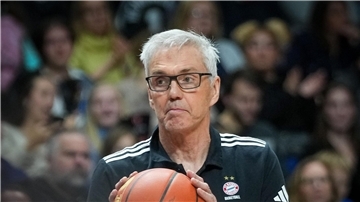 Bayern-Basketballer gewinnen gegen Real Madrid Gordon Herbert und die Bayern-Basketballer feiern einen wichtigen Sieg in der Euroleague.