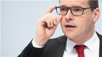 Grant Hendrik Tonne (SPD), Kultusminister in Niedersachsen will keine übereilte Öffnung der Schulen in Niedersachsen.