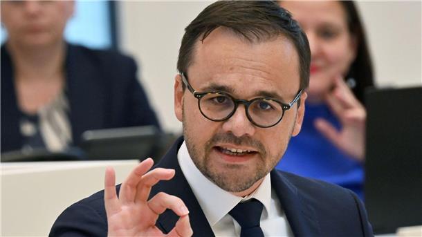 Grenze man die AfD aus, ermögliche dies der Partei, sich als Opfer darzustellen, so Jan Redmann.