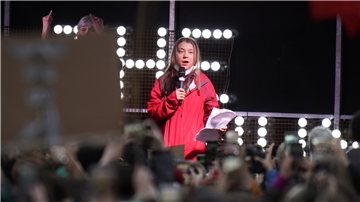 Greta Thunberg, Klimaaktivistin aus Schweden, spricht während einer Demonstration am Rande des UN-Klimagipfels COP26 in Glasgow. 