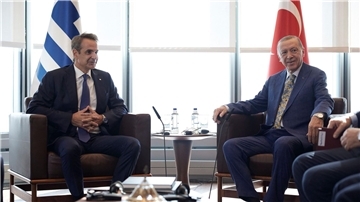 Griechenlands Ministerpräsident Kyriakos Mitsotakis (l) und der türkische Präsident Recep Tayyip Erdogan planen ein gemeinsames Treffen.