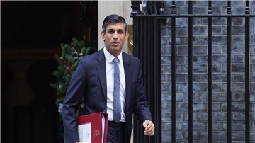 Großbritanniens Premierminister Rishi Sunak verlässt die Downing Street 10 in London.