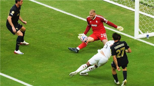 1:0 gegen Juventus Turin: Real Madrid steht im Viertelfinale Großchance vereitelt: Michele Di Gregorio rettet gegen Madrids Bellingham