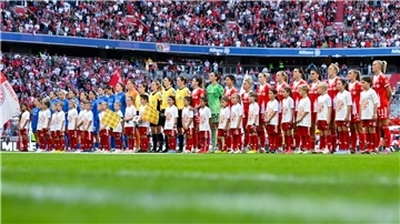 Große Kulisse: Mehr Fans hatte noch kein Vereinsspiel zweier Frauen-Teams in Deutschland.
