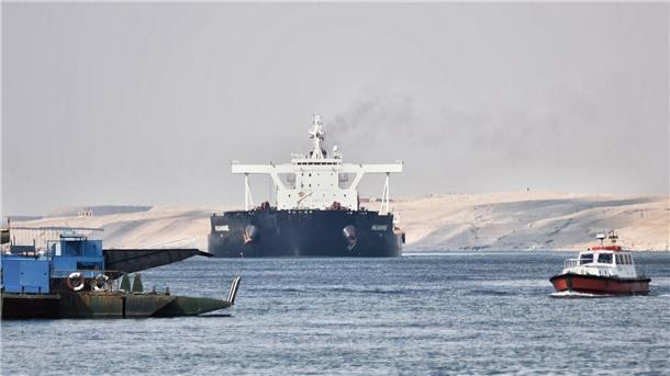 Angriffe im Roten Meer: 21 Raketen und Drohnen abgefangen Große Reedereien meiden zunehmend die Route durch das Rote Meer und den Suezkanal.