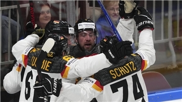 Großer Jubel bei den deutschen Spielern über den Sieg gegen die Schweiz.